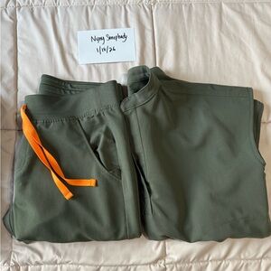 FIGS Scrub Set - Moss